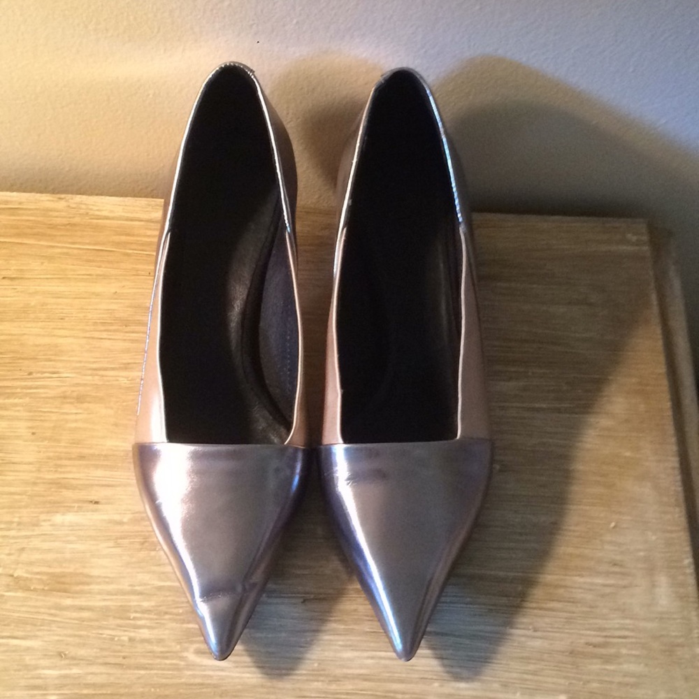 EUC See by Chloe metallic/satin heels size 38